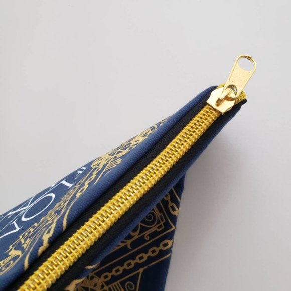 Illumicrate Crier's War Fabric Zipper Pouch Nina Varela Iron Heart with Book Quo - Picture 6 of 7